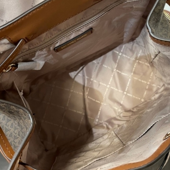 ⚠️LAST 1⚠️ Michael Kors Jet Set Chain LG Backpack - Picture 5 of 7